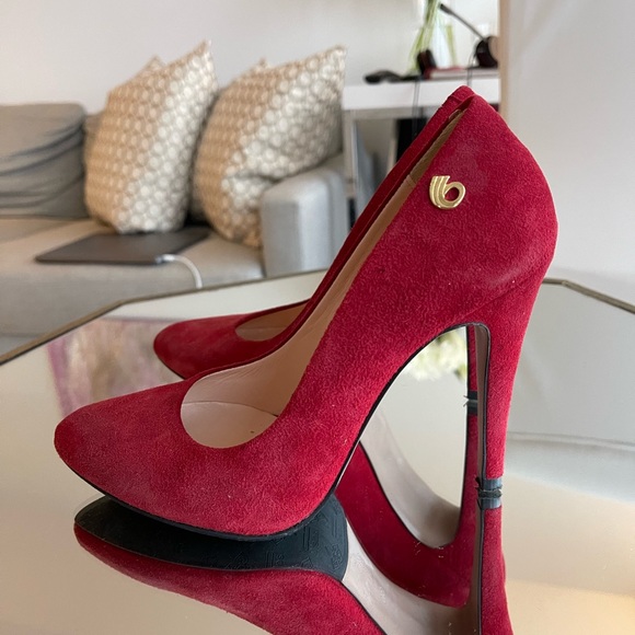 Red sued heels - Picture 2 of 4